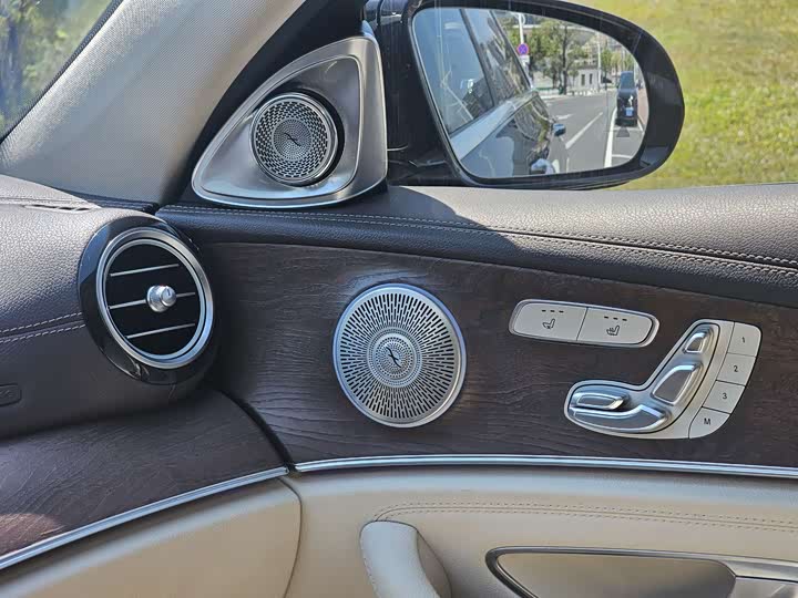 Mercedes-Benz E-Class 2017 E 300 L Luxury — фото 12
