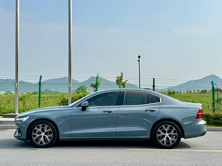 Volvo S60 2024 B 4 — фото 10