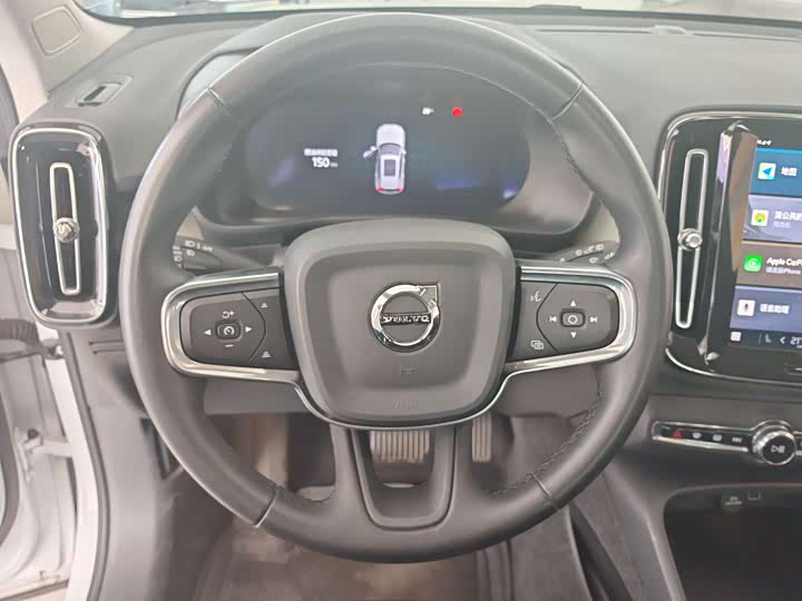 Volvo XC40 2025 B 4 WD — фото 11