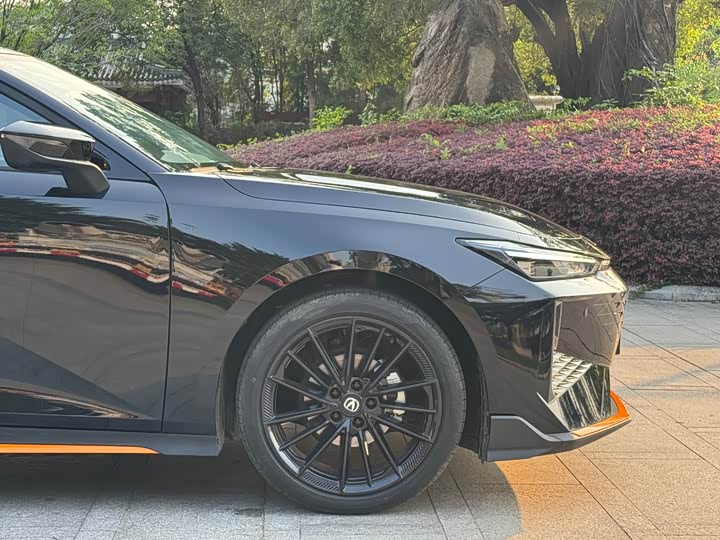 Changan UNI-V 2024 1.5 T Sport — фото 19