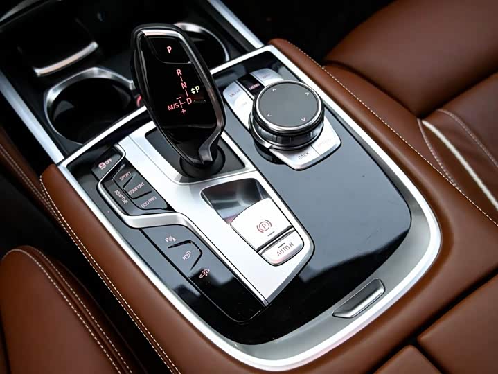 BMW 7-Series 2018 740 Li x Drive M — фото 21