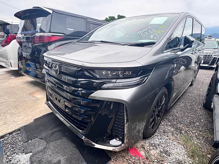 Toyota Vellfire — фото 1