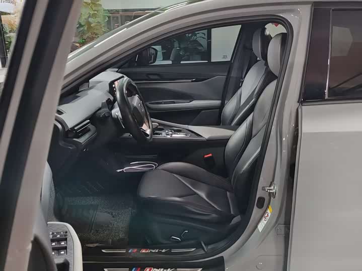 Changan UNI-V 2023 1.5 T Premium — фото 4