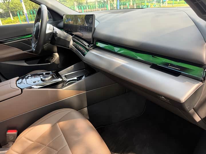 BMW i 5 2024 e Drive 35 L M — фото 9