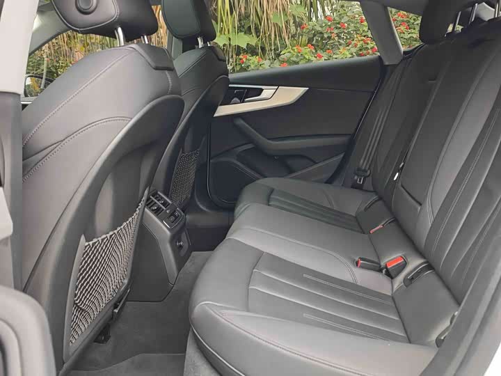 Audi A5 2022 Sportback 40 TFSI — фото 8