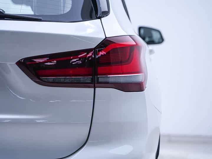 BMW X1 2020 s Drive 20 Li — фото 18