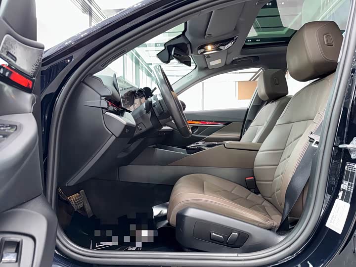 BMW 5-Series 2024 530 Li Leading M — фото 3