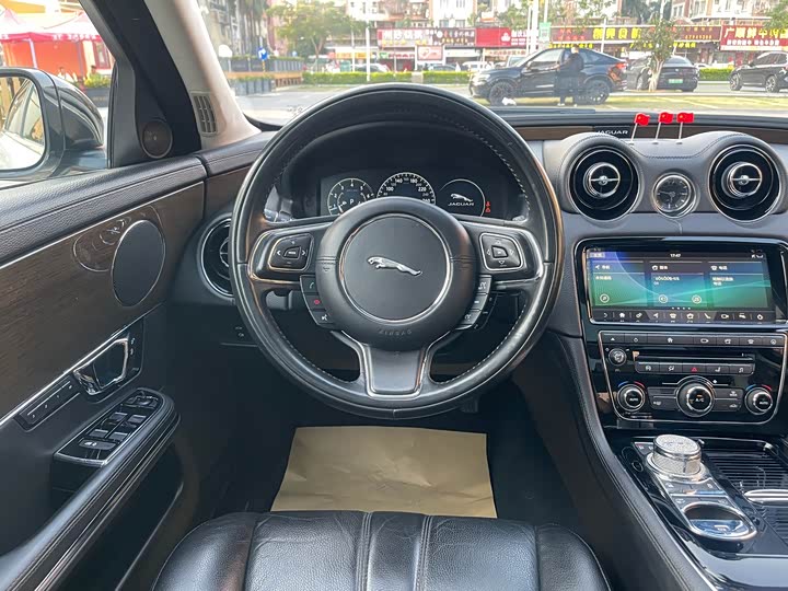 Jaguar XJ 2018 XJL 3.0 SC 2 WD — фото 15