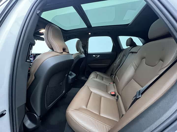 Volvo XC60 2023 B 5 4 WD — фото 14