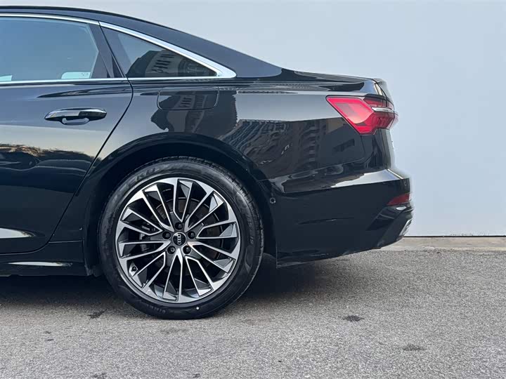 Audi A6L 2020 55 TFSI e quattro — фото 23