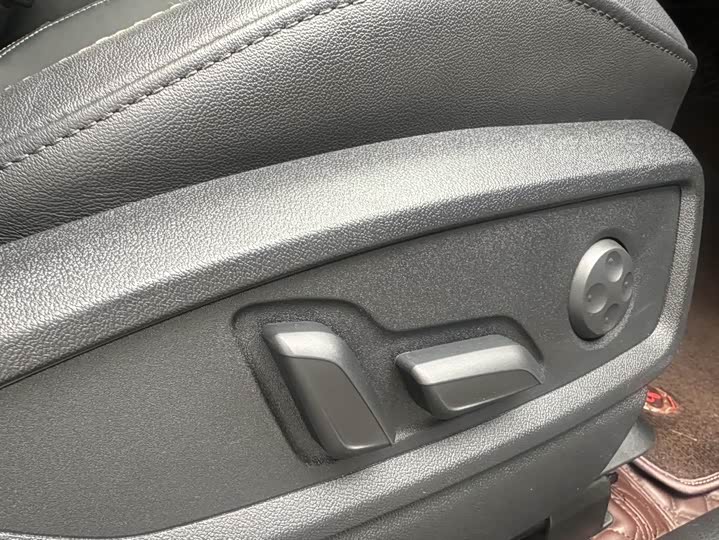 Audi Q5L Sportback 2021 40 TFSI Luxury — фото 25