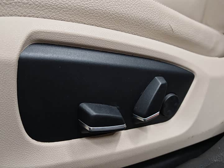 BMW 5 Series — фото 20