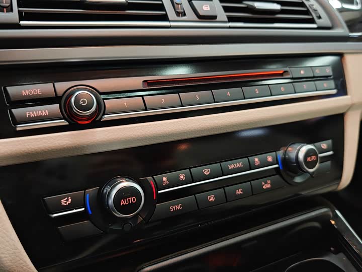 BMW 5 Series — фото 29