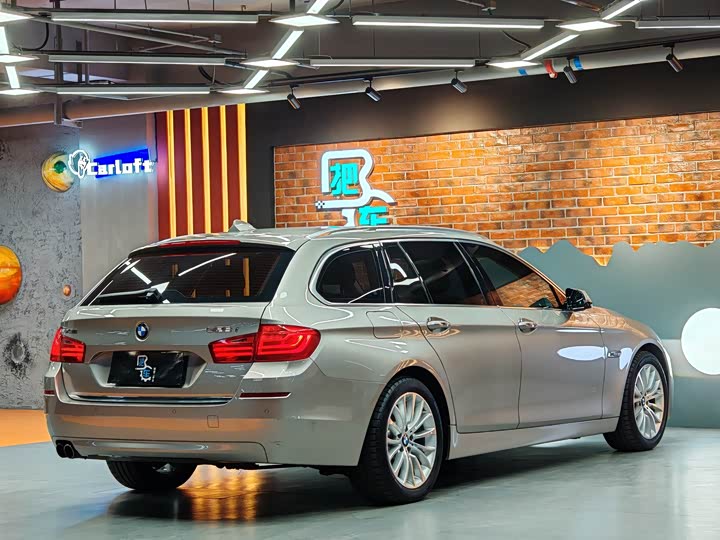 BMW 5 Series — фото 16