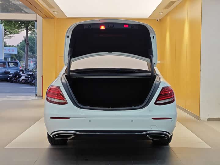 Mercedes-Benz E-Class 2016 E 300 L — фото 29