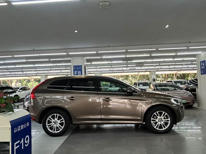 Volvo XC60 2015 T 5 — фото 9