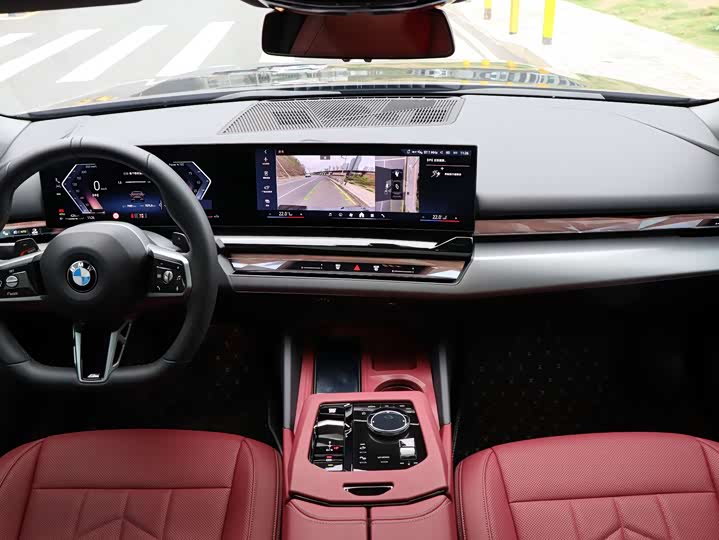 BMW 5-Series 2025 530 Li Leading M — фото 14