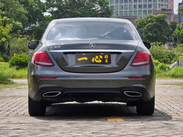 Mercedes-Benz E-Class E 200 спорт — фото 10