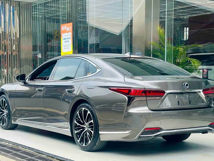 Lexus LS 2021 500h — фото 5