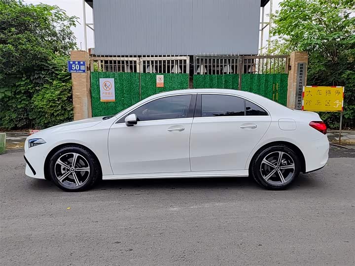Mercedes-Benz A-Class 2023 A 200 L — фото 3