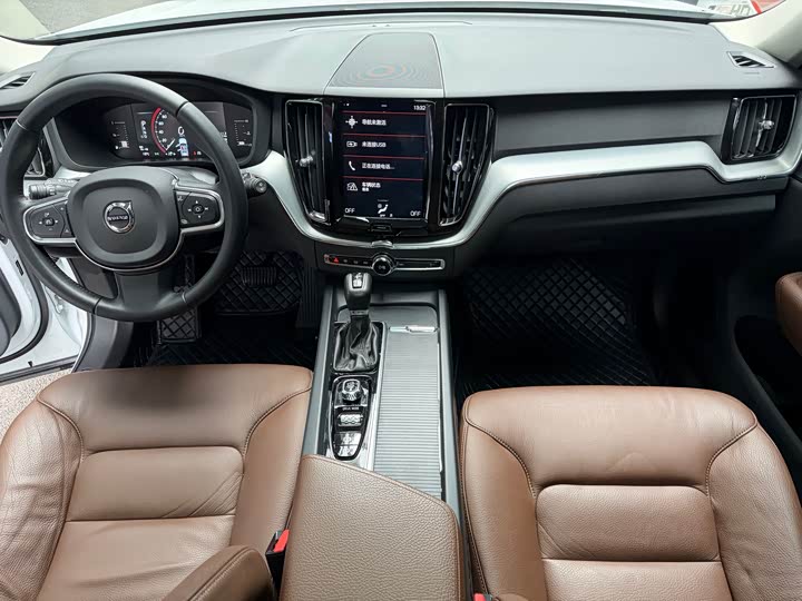Volvo XC60 2019 T 5 4 WD V — фото 13