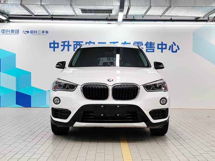 BMW X1 2018 s Drive 18 Li — фото 2