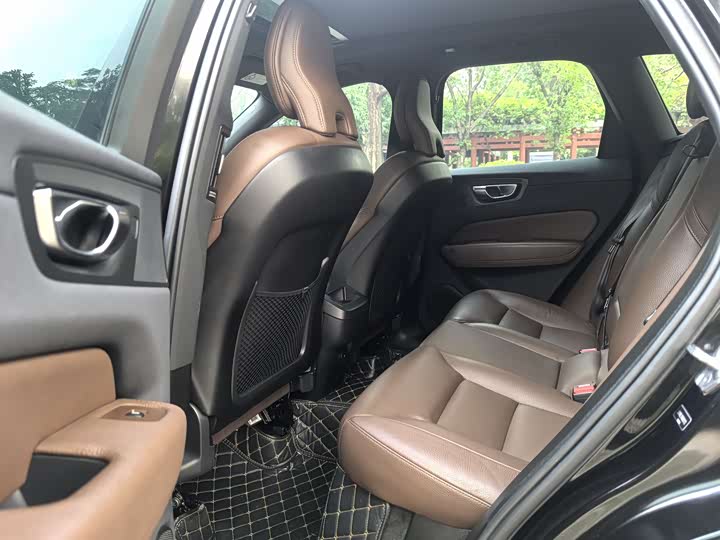 Volvo XC60 2022 B 5 4 WD — фото 12