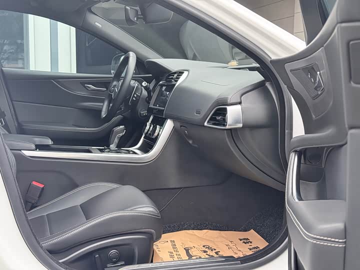 Jaguar XEL 2020 2.0 T 200 PS S — фото 9