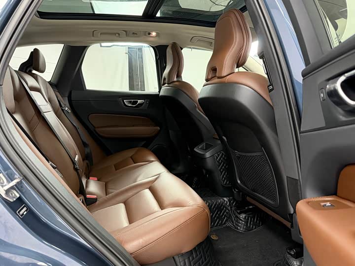 Volvo XC60 2019 T 5 4 WD VI — фото 6