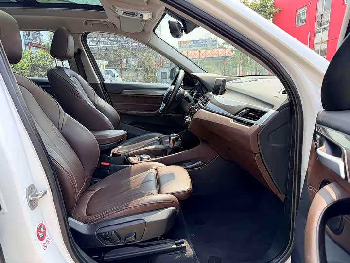 BMW X1 2016 x Drive 20 Li Luxury — фото 19