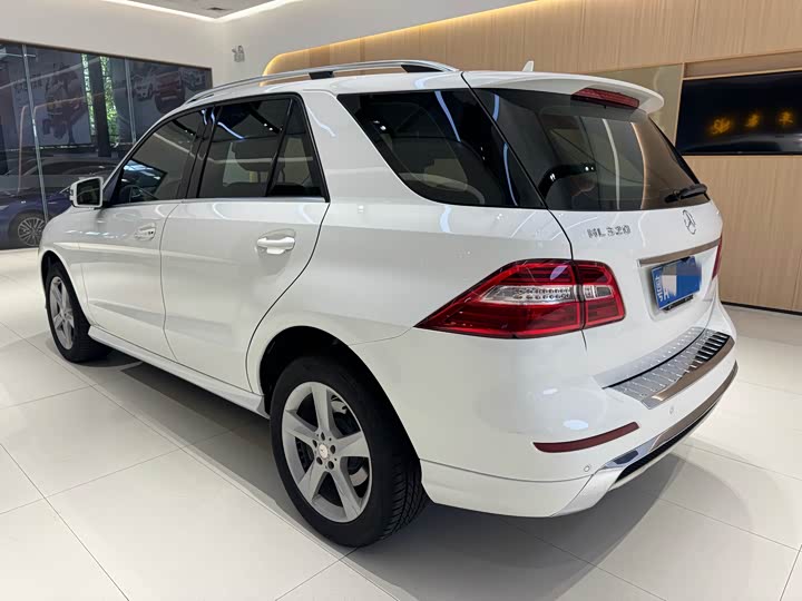 Mercedes-Benz M-Class 2014 ML 320 4 MATIC — фото 4