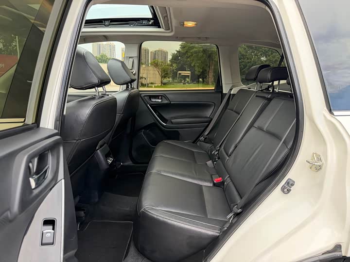 Subaru Forester — фото 9