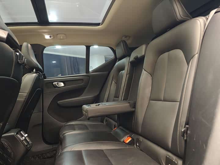 Volvo XC40 2020 T 3 — фото 23