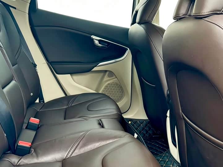 Volvo V40 2015 Cross Country T 5 AWD — фото 7