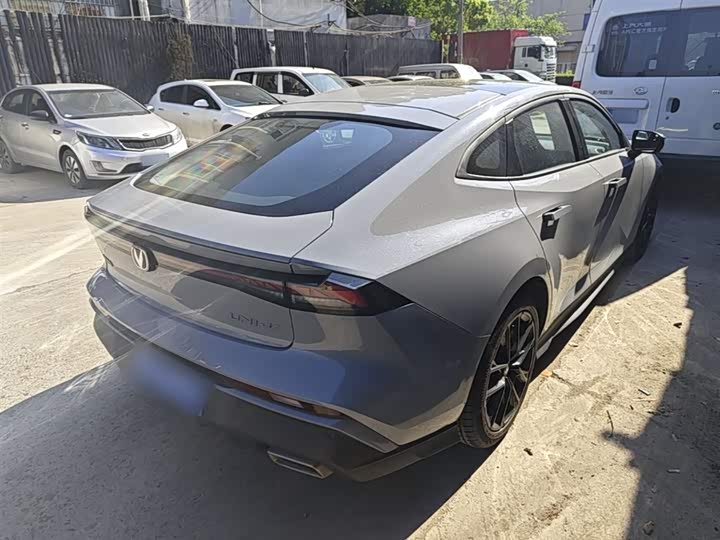 Changan UNI-V 2024 1.5 T Premium — фото 7