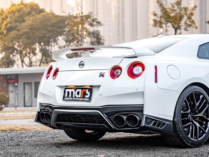 Nissan GT-R 2017 3.8 T — фото 9