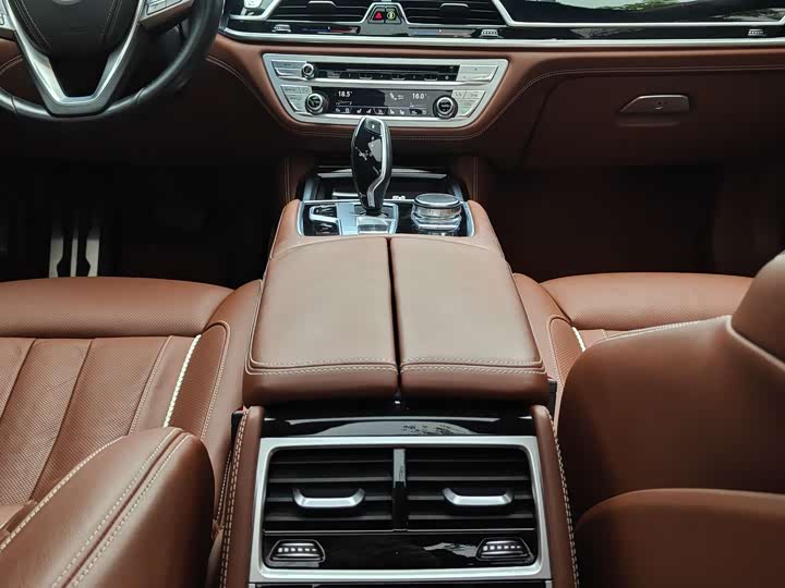 BMW 7-Series 2018 750 Li x Drive M — фото 18