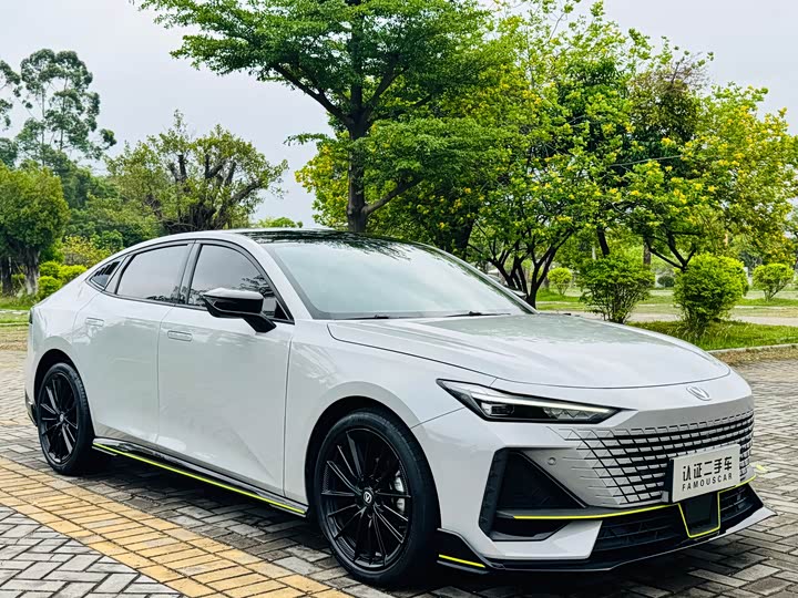Changan UNI-V 2023 1.5 T — фото 3