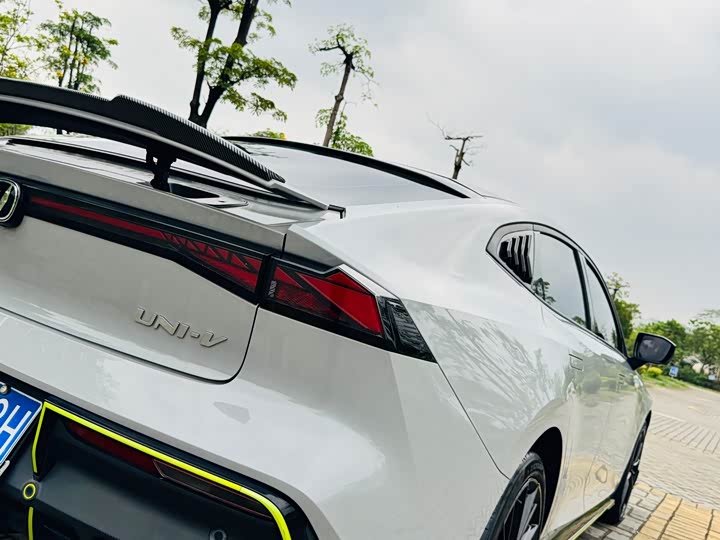 Changan UNI-V 2023 1.5 T — фото 23