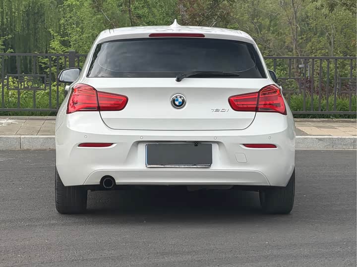 BMW 1-Series 2015 120i Leading — фото 5
