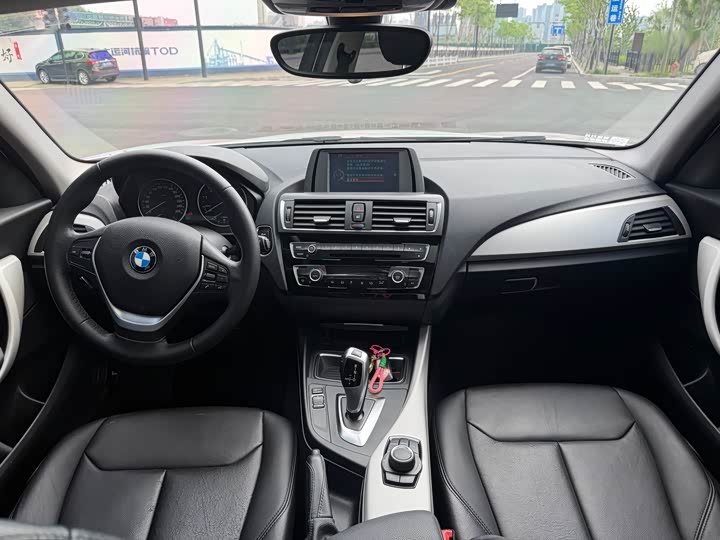 BMW 1-Series 2015 120i Leading — фото 11