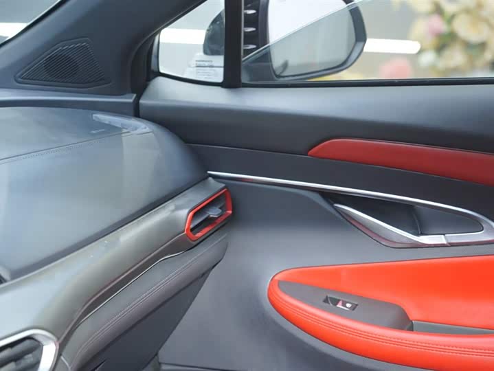 Changan UNI-T 2020 1.5 T Premium — фото 18