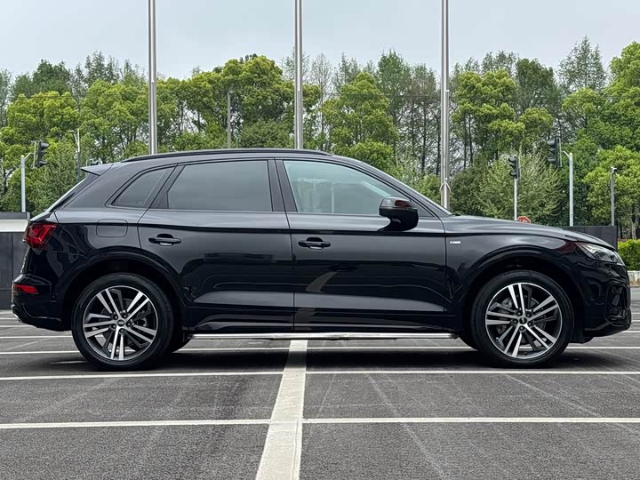 Audi Q5L 2022 40 T RS — фото 4