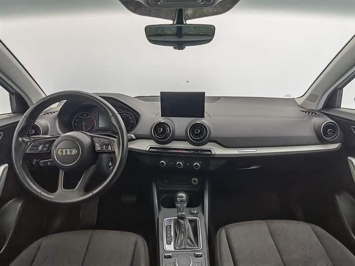 Audi Q2L 2020 35 TFSI — фото 5