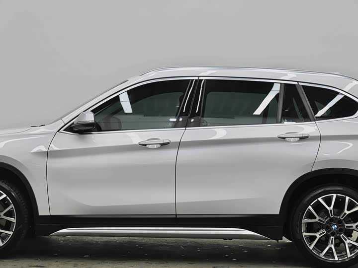 BMW X1 2022 x Drive 25 Li — фото 19
