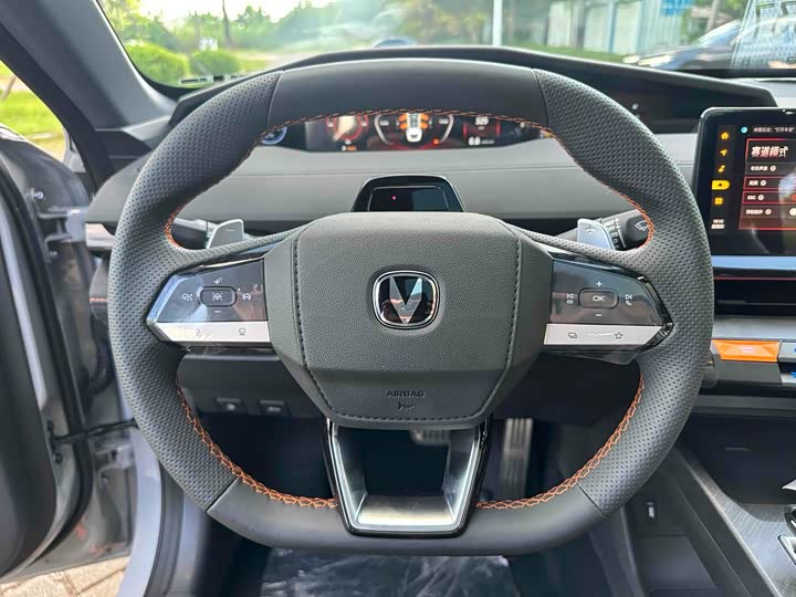 Changan UNI-V 2024 1.5 T Sport — фото 17