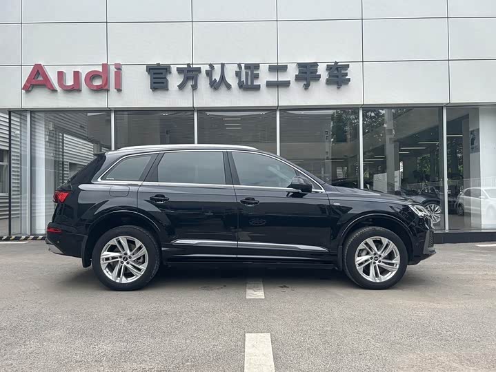 Audi Q7 2023 45 TFSI quattro S line Sport — фото 4