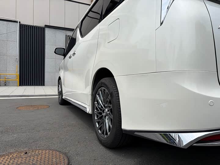 Toyota Alphard — фото 12