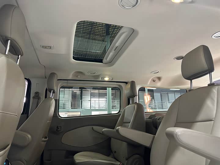 Ford Tourneo — фото 15