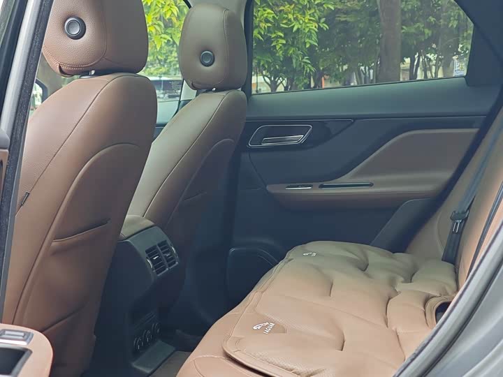 Jaguar F-PACE 2018 2.0 T 4 WDR-Sport — фото 4
